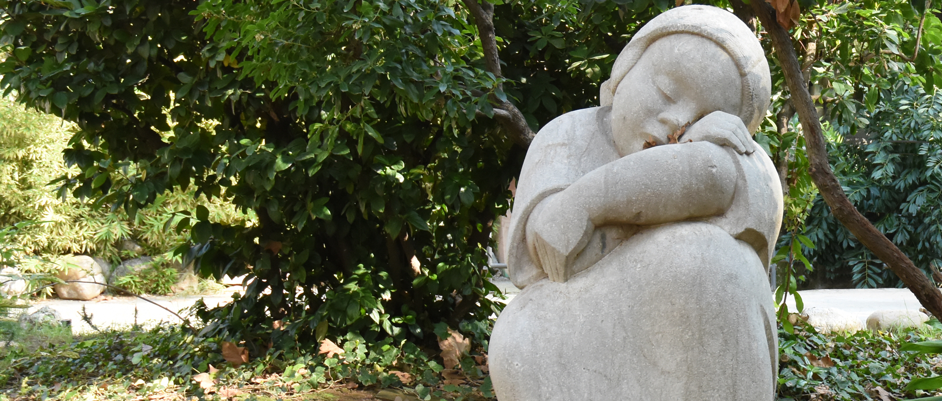 Sleeping girl - Zoo Barcelona